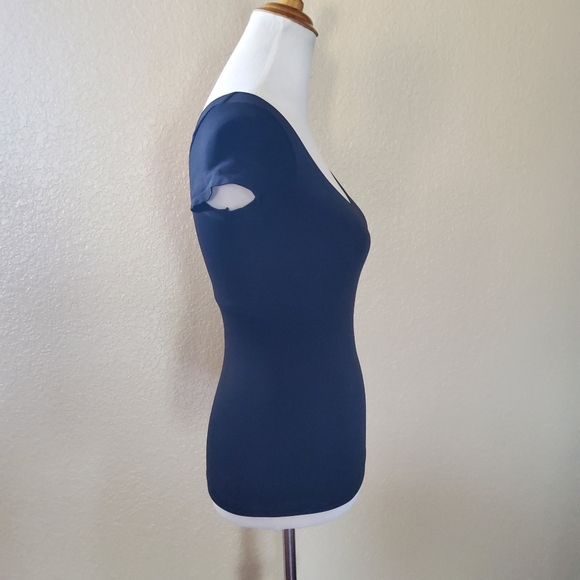 BCBGMaxAzria Bodycon Top Built-in-bra XS/S Black Cap Sleeve New - Picture 3 of 7